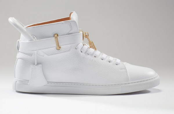 Sepatu Sneaker dengan Aksen Berlian